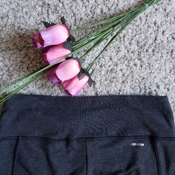 Adidas sport essentials grey leggings Size small - Picture 7 of 8